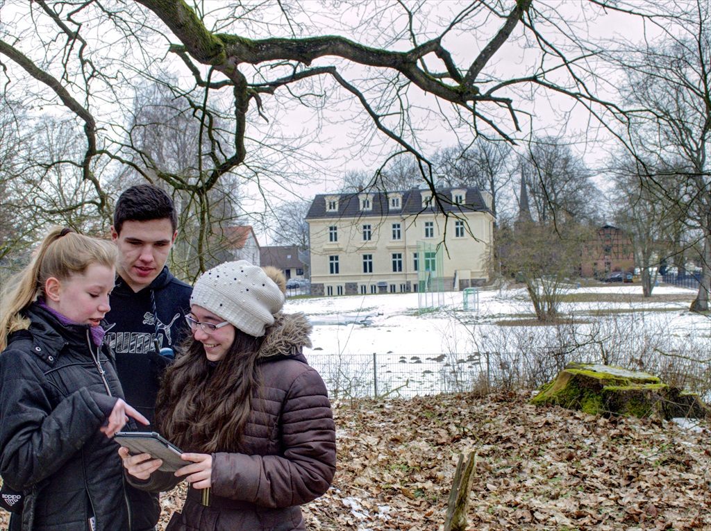 Nature Hike GPS geocaching Germany For Kids Schloss Leizen